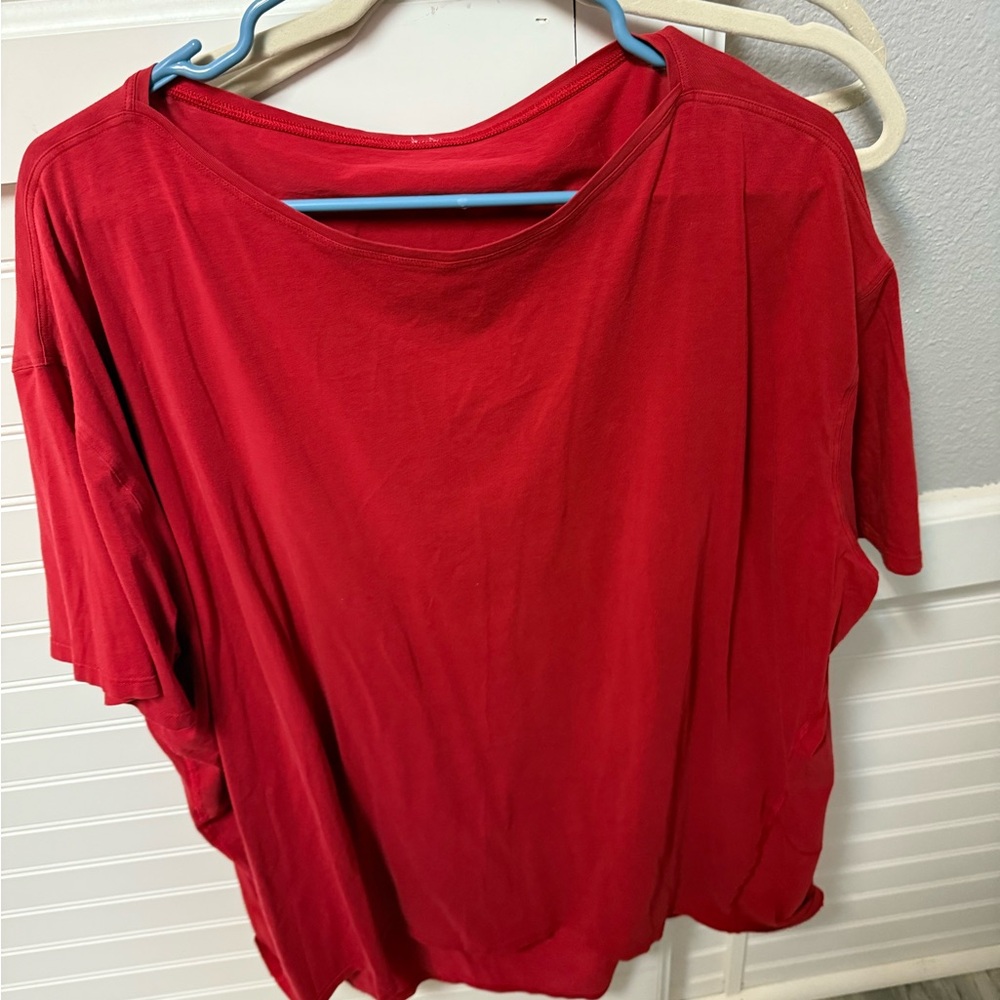Lululemon back in action short sleeve size 20 red